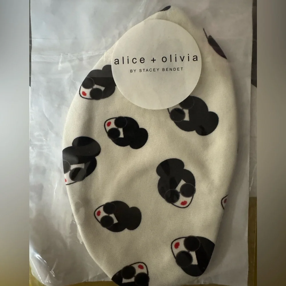 Alice + Olivia  by Stacey Bendet Iconic Stace Face mask - NWT in plastic